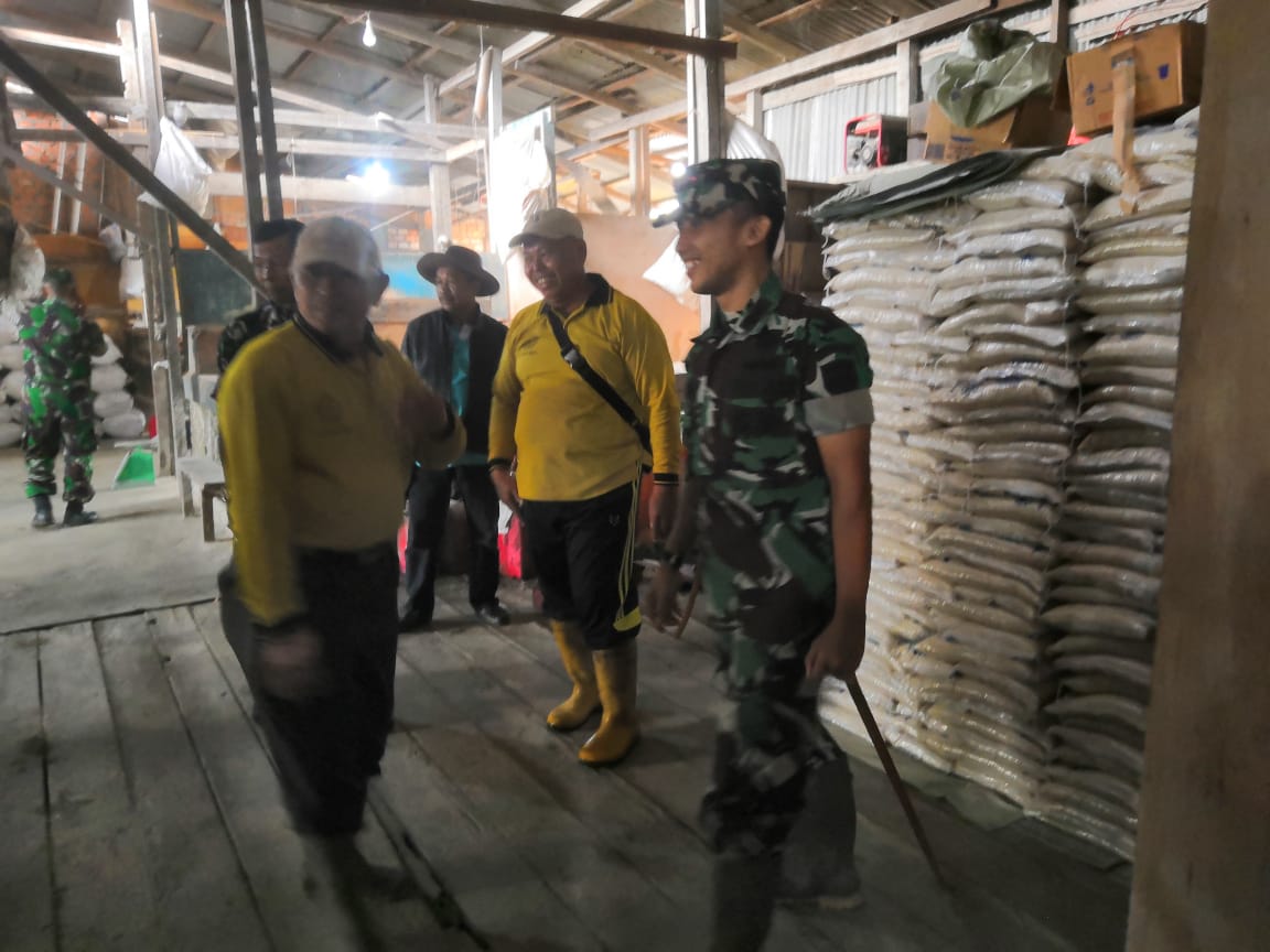 Pastikan Stok Pangan Aman, Dandim 0314/Inhil Didampingi Danramil 03/Tpl Sambangi Penggilingan Padi