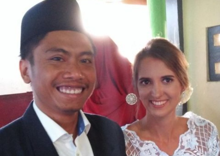 Dikira Pakai Pelet, Penyanyi Kafe Nikahi Bule Cantik, Begini Kisah Asmaranya Dikira Pakai Pelet, Penyanyi Kafe Nikahi Bule Cantik, Begini Kisah Asmaranya