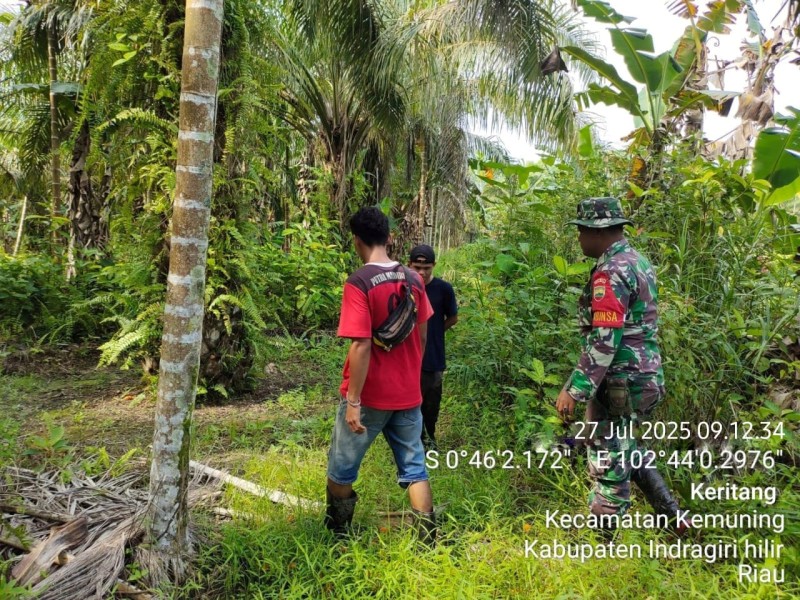 Pencegahan Karhutla di Musim Panas,  Babinsa Koramil 09/Kemuning Laksanakan Patroli