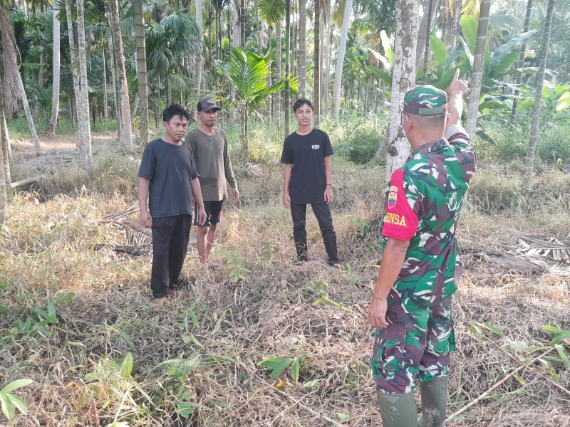 Musim Kemarau Telah Tiba, Babinsa Koramil 07/Reteh Rutin Laksanakan Patroli Karhutla