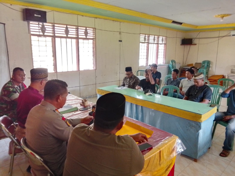 Babinsa Serka Ferry Barus Gelar Komsos Bersama Perangkat Desa, Perkuat Silaturahmi