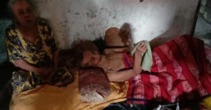 KASIHAN, Karena Kelaparan Lansia Ini Hanya Bisa Berbaring Tak Berdaya di Atas Kasur  KASIHAN, Karena Kelaparan Lansia Ini Hanya Bisa Berbaring Tak Berdaya di Atas Kasur