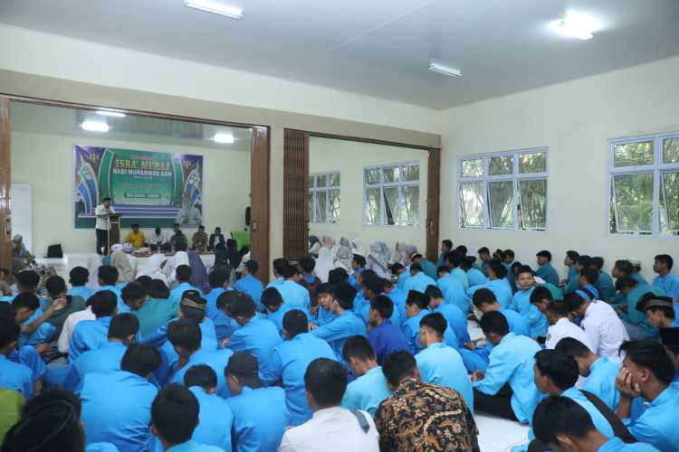 Kunjungi SMKN 1 Kempas, H. Ferryandi Berikan Motivasi Kepada Siswa-Siswi