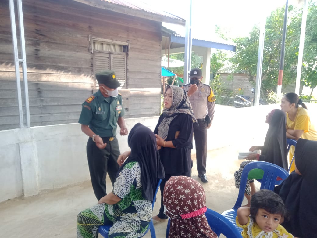 Edukasi Vaksin Terus Disampaikan Oleh Danramil 03/Tempuling Melalui Komsos