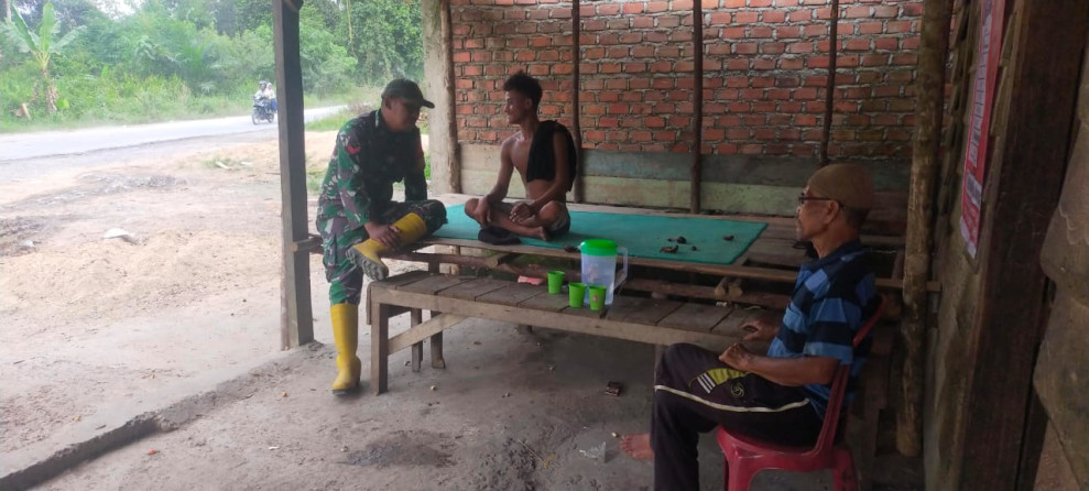 Ciptakan Kekompakan dan Kebersamaan Antara Babinsa Koramil 09/Kmg dan Warga Melalui Komsos