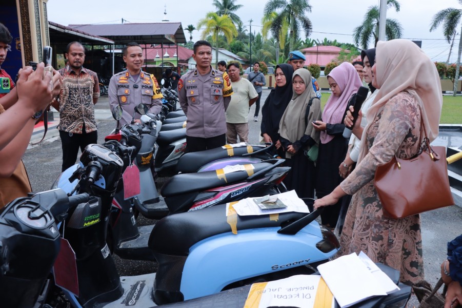 Amankan 13 Sepeda Motor dan Tersangka, Polres Kampar Berhasil Ungkap Kasus Curanmor Amankan 13 Sepeda Motor dan Tersangka, Polres Kampar Berhasil Ungkap Kasus Curanmor