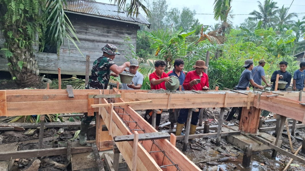 Satgas TNI Bersama Masyarakat Upaya Maksimal Dalam Pengerjaan RTLH Program TMMD Ke-123 Kodim 0314/Inhil