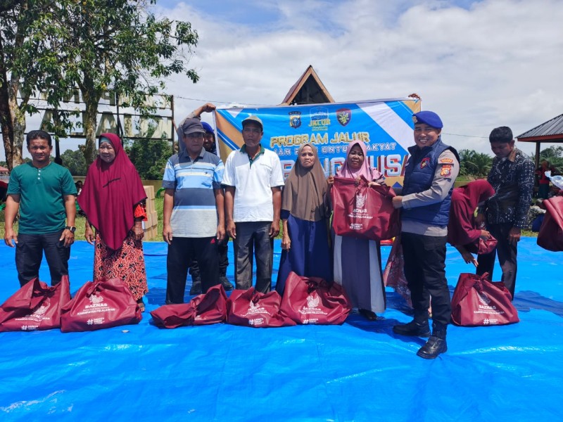 Sat Polairud & Baznas Pelalawan, Sentuh Masyarakat Pesisir Perairan Melalui Program Unggulan Kapolda Riau JALUR