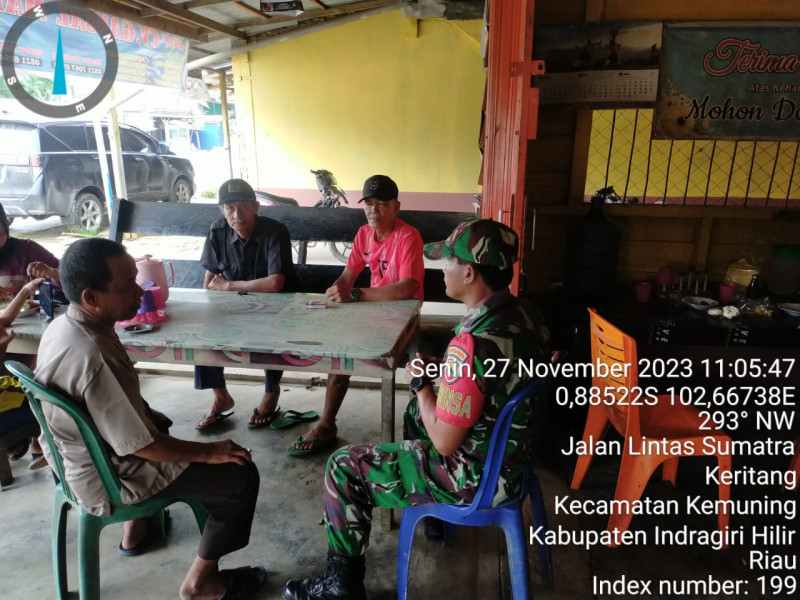 Dekatkan Diri Kepada Masyarakat Oleh Babinsa Koramil 09/Kmg Melalui Komsos