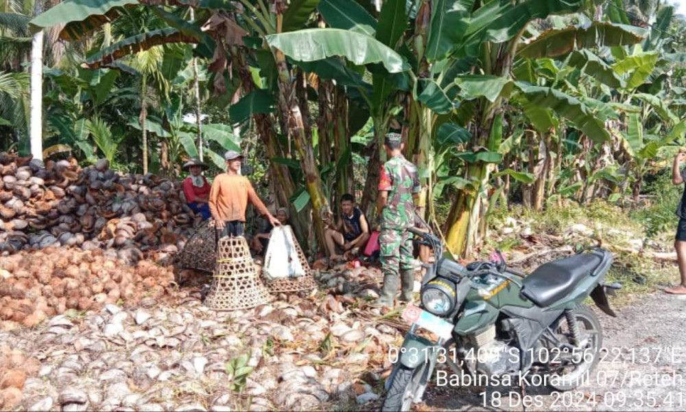 Babinsa Koramil 07/Reteh Laksanakan Komsos di Sungai Batang