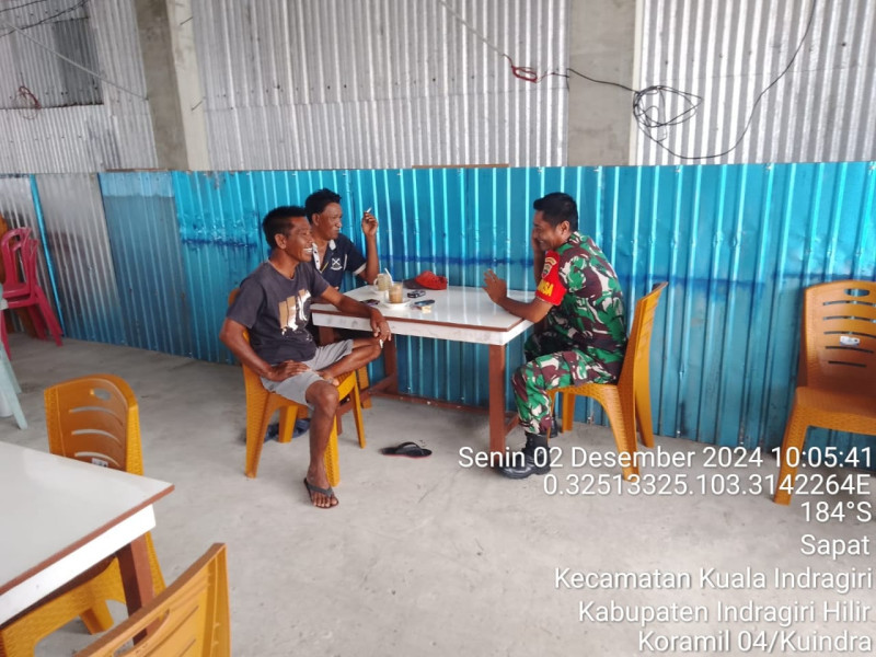 Dengan Keakraban, Babinsa Koramil 04/Kuindra Ciptakan Tali Persaudaraan di Binaan