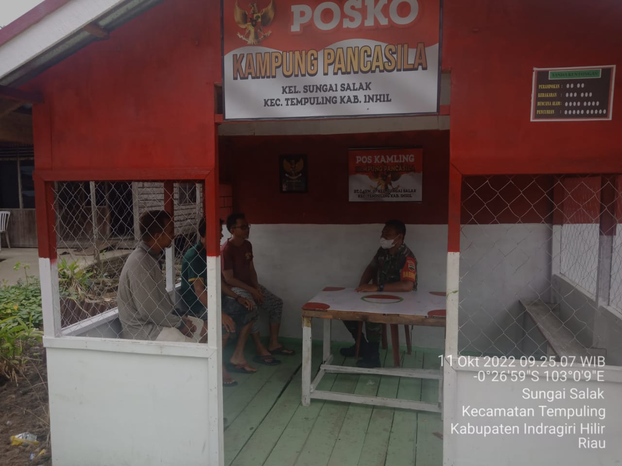 Komsos di Kampung Pancasila ,Babinsa Koramil 03/Tempuling Tanamkan Nilai-nilai Luhur Pancasila