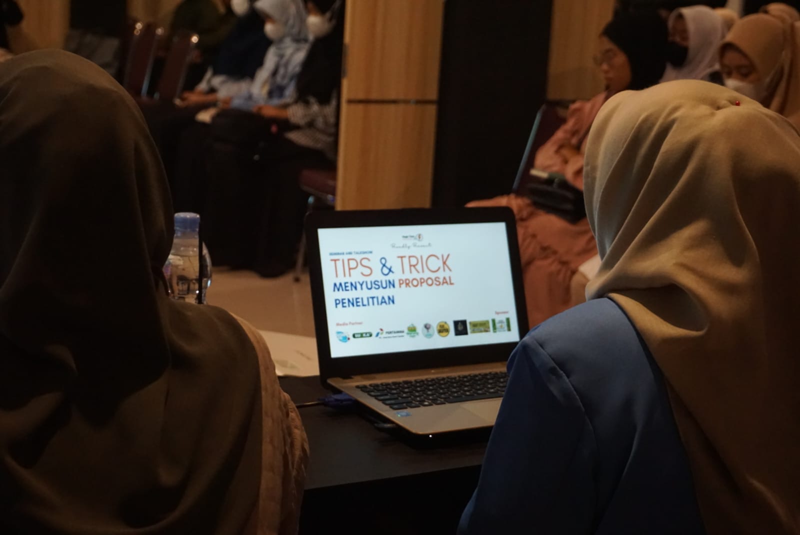 Mahasiswa/I Ilmu Komunikasi PR D Uin Suska Riau Sukses Gelar Seminar dan Talkshow