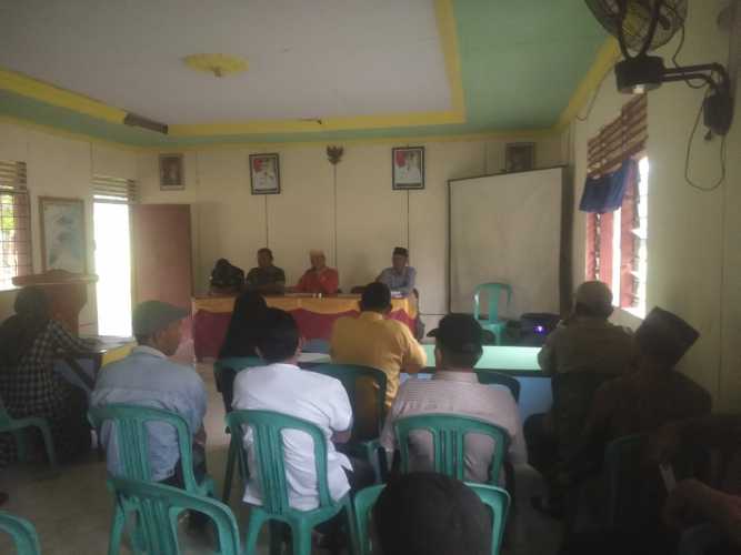 Rapat Koordinasi Sekaligus Verifikasi Data Estrim Kemiskinan Bersama Danramil 07/Reteh