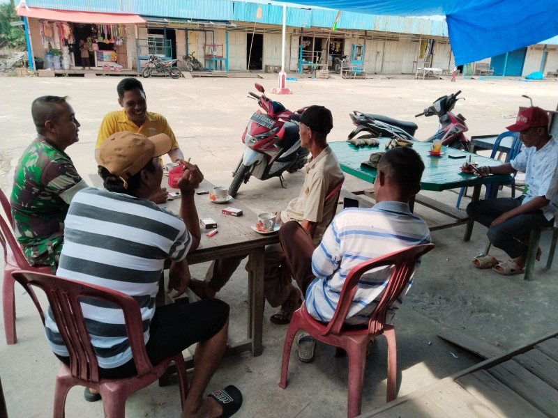 Rutin Komsos, Babinsa Sertu Guntur Bersama Warga Binaan Jalin Silaturahmi