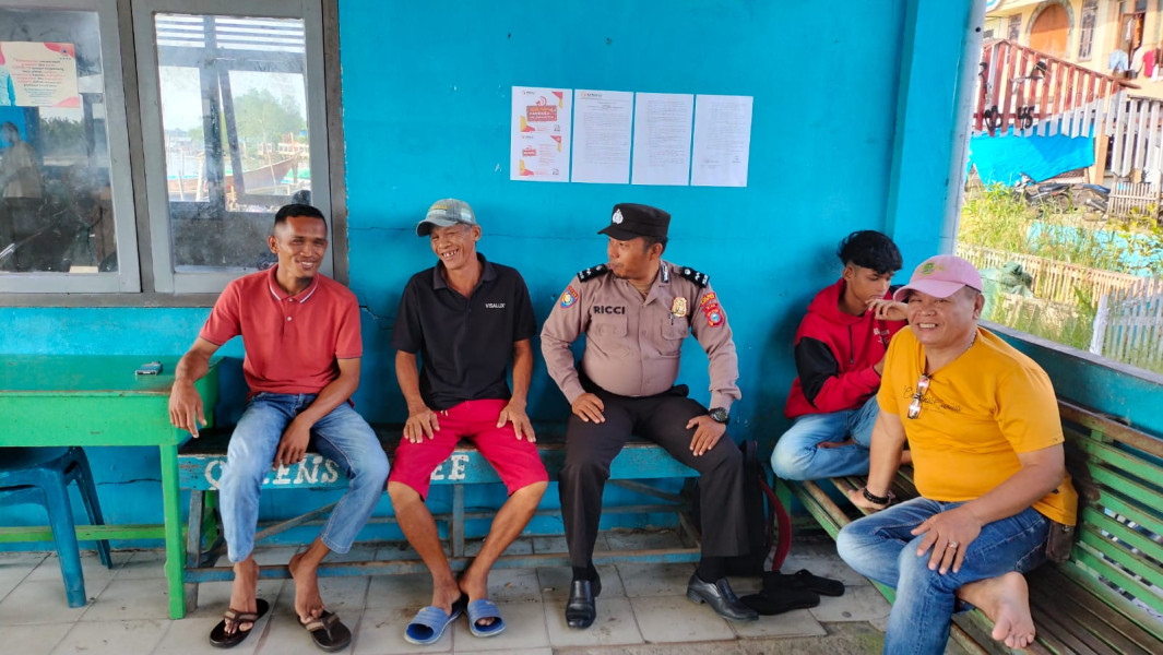 Kanit Binmas Polsek Gaung Aipda Rici Ronaldy Sambangi Masyarakat Kelurahan Kuala Lahang