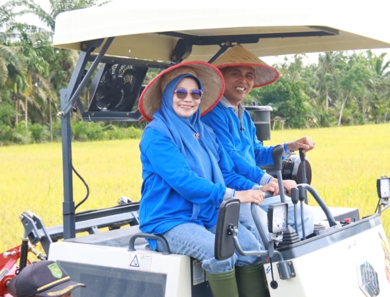 Bupati Indragiri Hilir Optimis Pertanian di Kecamatan Kempas Terus Melaju