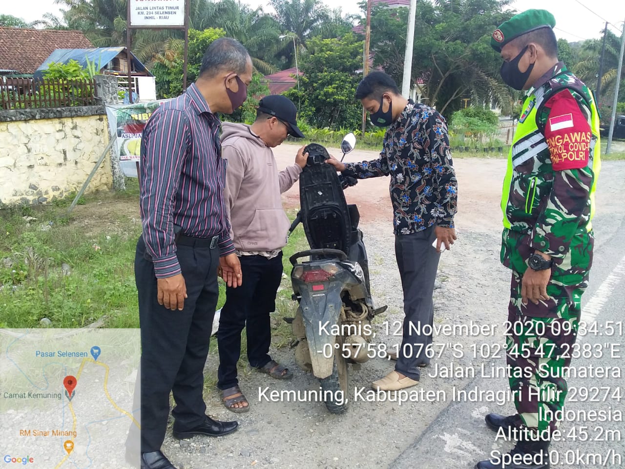Selalu Waspada, Koramil 09/Kemuning dan Satgas Terus Lakukan Penegakan Prokes di Lintas Timur