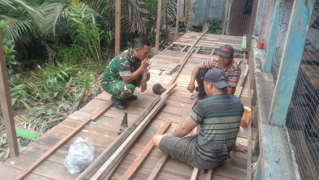 Goro Babinsa Koramil 04/Kuindra, Meningkatkan Hubungan dengan Masyarakat dan Ingatkan Pentingnya Menjaga Kebersihan dan Kesehatan