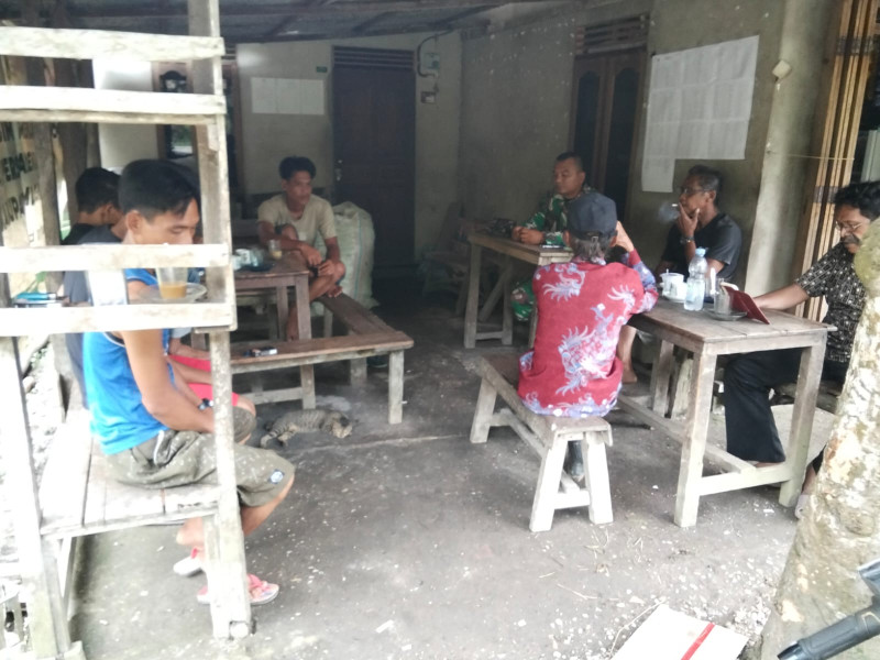 Tingkatkan Tali Silaturahmi dan Kebersamaan Melalui Komsos Babinsa Serka Ferry Barus