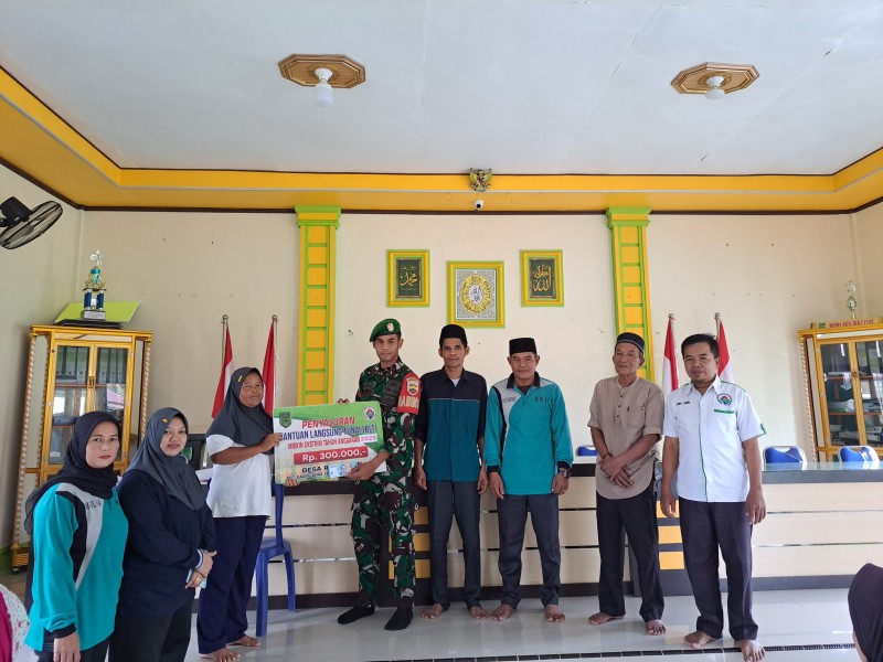 Babinsa Koramil 05/GAS Kawal Penyaluran Bantuan Langsung Tunai di Desa Rambaian