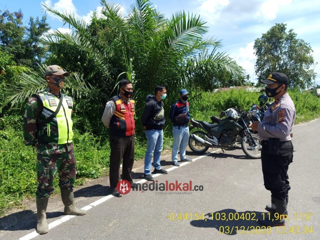 Bersama Polsek Batang Tuaka, Serda A Sidik Lakukan Monitoring Sengketa Lahan di Kuala Sebatu
