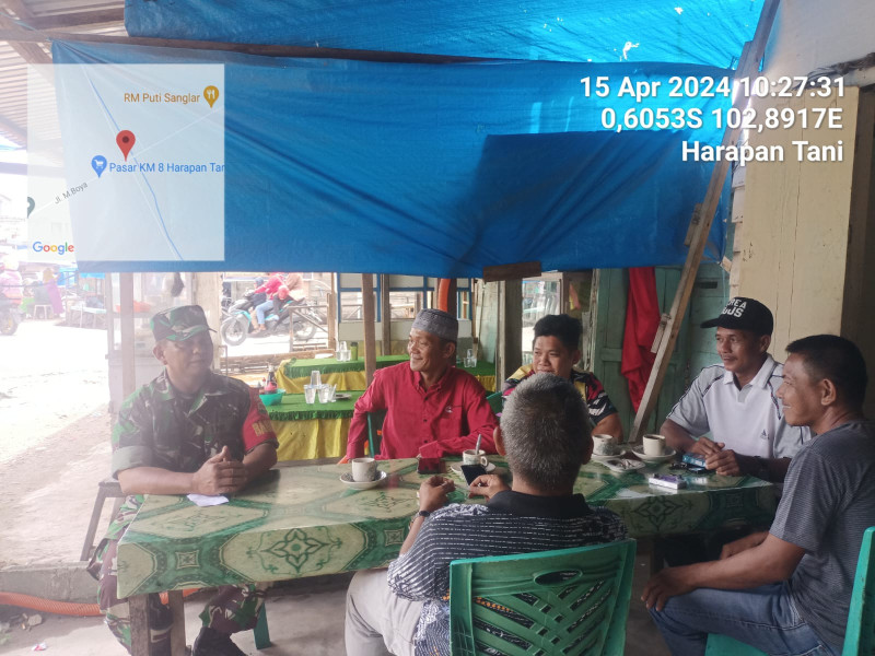 Sambil Ngopi Bareng, Komsos Babinsa 03/Tpl Bersama Warga Binaan Terus di Lakukan di Binaan