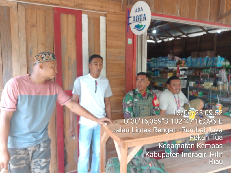 Sinergi Babinsa dan Masyarakat Pekan Tua: Jaga Keamanan dan Kebersihan Lingkungan untuk Masa Depan yang Lebih Baik