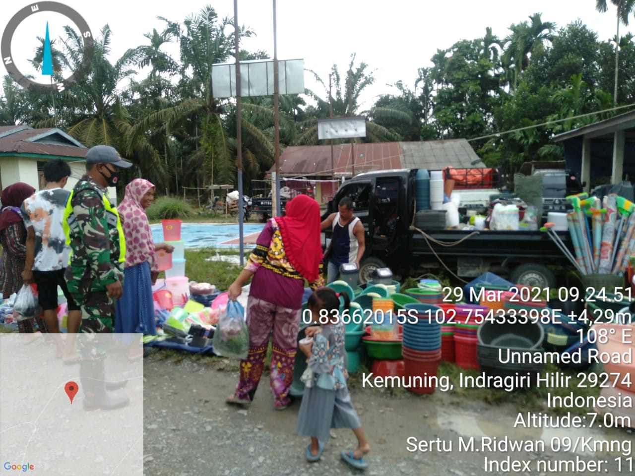 Personil Koramil 09/Kemuning Terus Gencarkan Penegakan Prokes di Desa Sekara