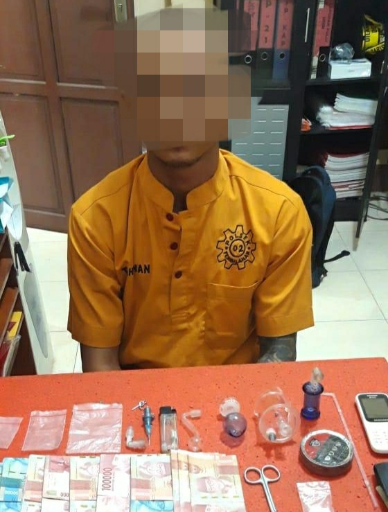 Pelaku Tindak Pidana Narkotika di Tembilahan ini Berhasil Ditangkap di Kontrakan