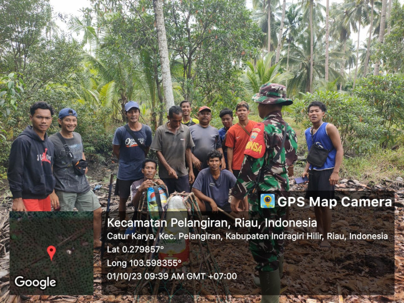 Babinsa Koramil 10/Pelangiran Ikut Andil Bersama-sama Untuk Melakukan Pemantauan Terhadap Karhutla