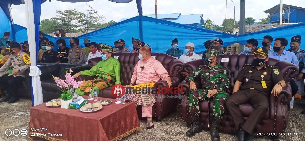 Dandim 0314/Inhil Hadiri Pelepasan Ekspor Kelapa Perdana ke Malaysia di Pelabuhan Parit 21