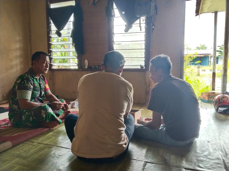 Babinsa Koramil 07/Reteh Perkuat Komsos Menjelang Ramadhan