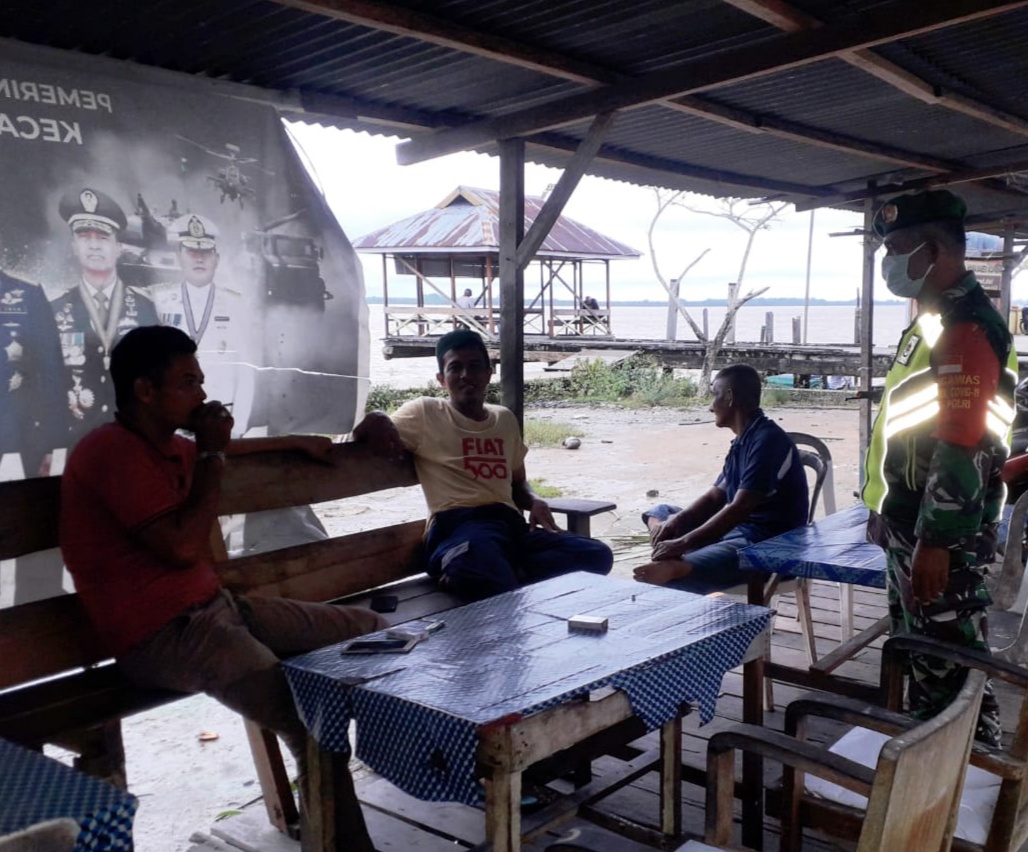 Personil Koramil 04/Kuindra Terus Gencar Penegakan Protkes di Sapat