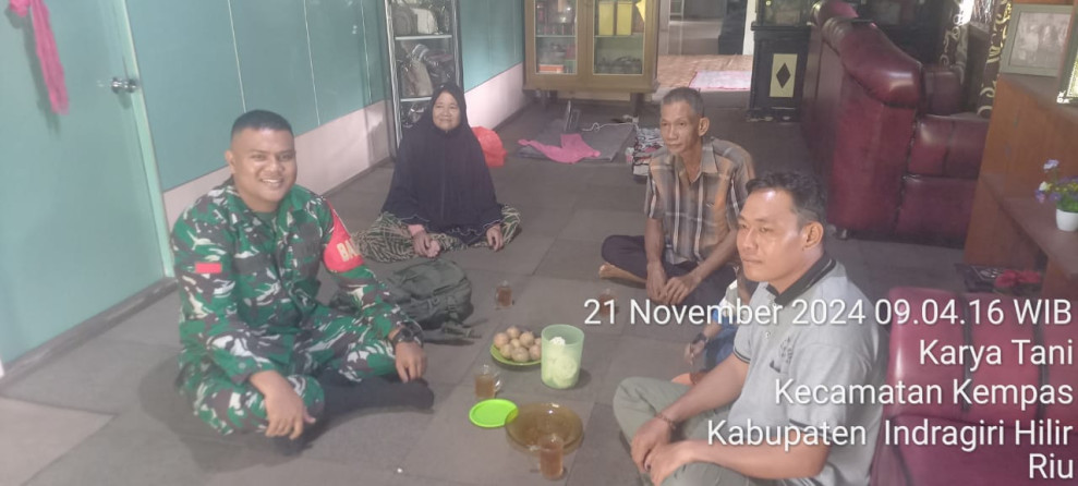 Selalu Kompak Dan Tingkatkan Hubungan Baik, Babinsa Koramil 03/Tpl sambangi rumah warga masyarakat di wilayah Binaan