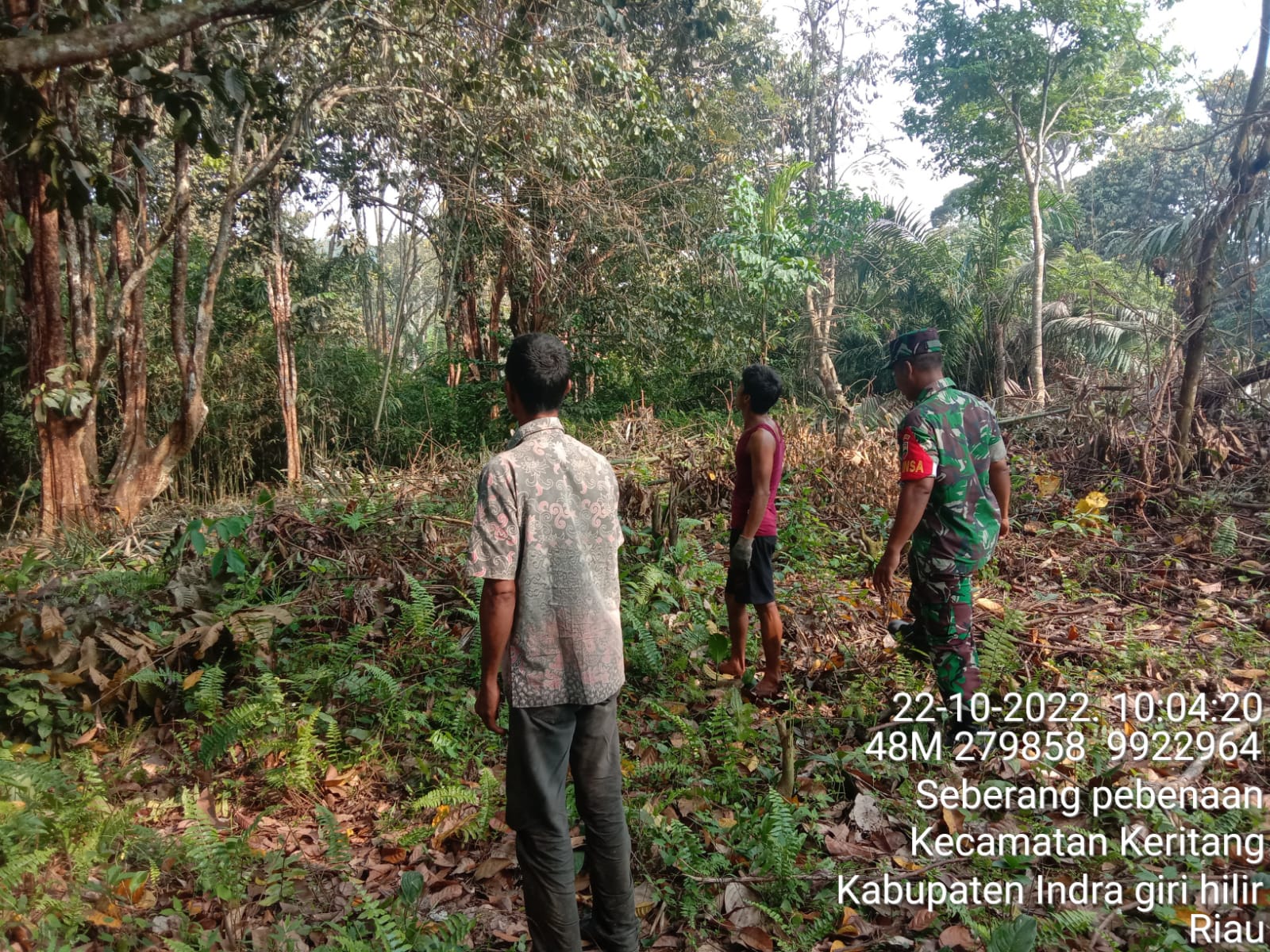 Patroli Karlahut Oleh Babinsa Koramil 09/Kemuning di Wilayah Sebrang Pebenaan