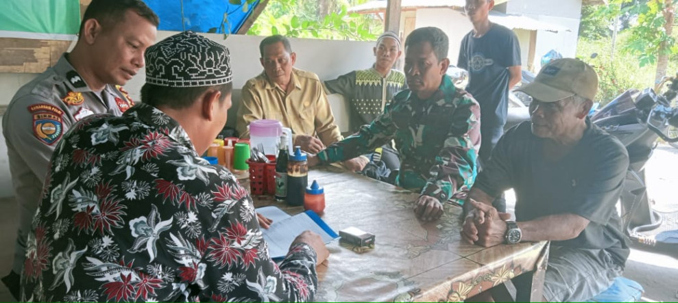 Babinsa Koramil 05/Gas Serka Nawawi Aktif Komsos Bersama Apdes Jadikan Hubungan Kerja Semakin Solid dan Jaga Silaturahmi