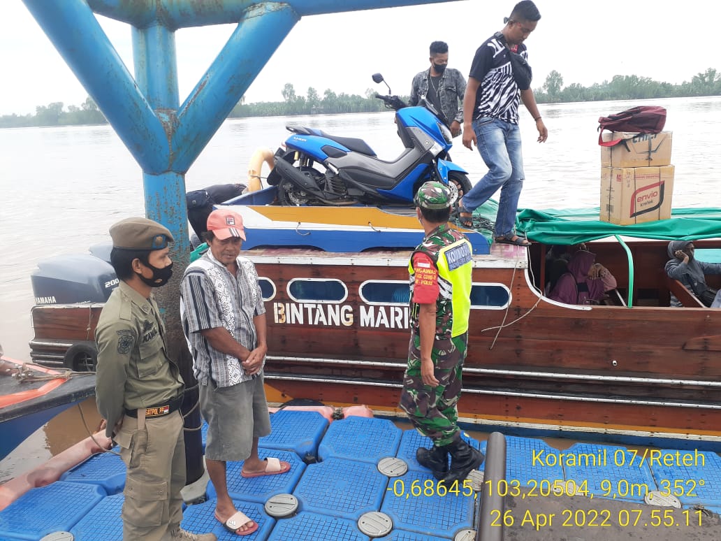 Terus Laksanakan Pengecekan Terhadap Penumpang Oleh Koramil 07/Reteh