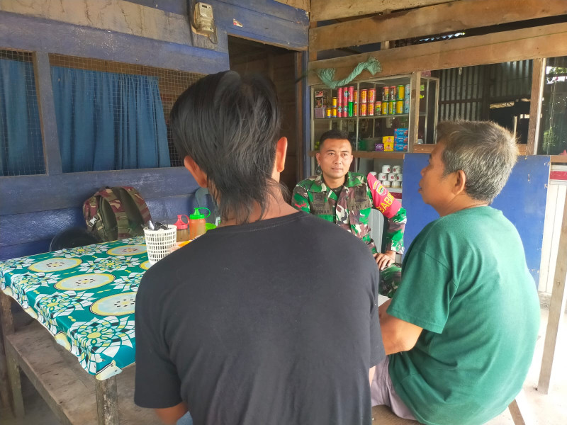 Tumbuhkan Hidup Sosial di Binaan Melalui Komsos Bersama Babinsa Koramil 09/Kmg