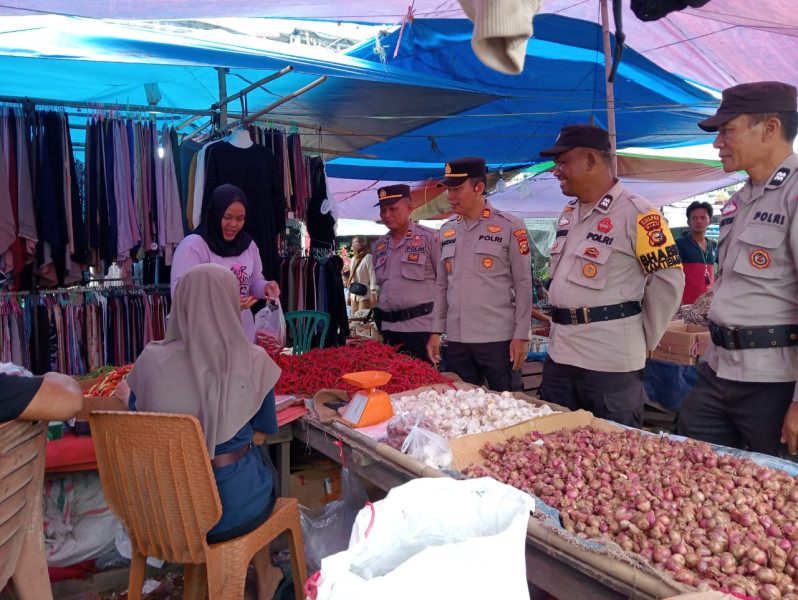 Berikan Rasa Aman & Nyaman kepada Masyarakat, Kapolsek Kempas bersama Personil Gencar Patroli di Pasar