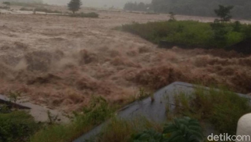 Sungai Meluap, Ribuan Rumah di Gowa Sulsel Terendam Banjir