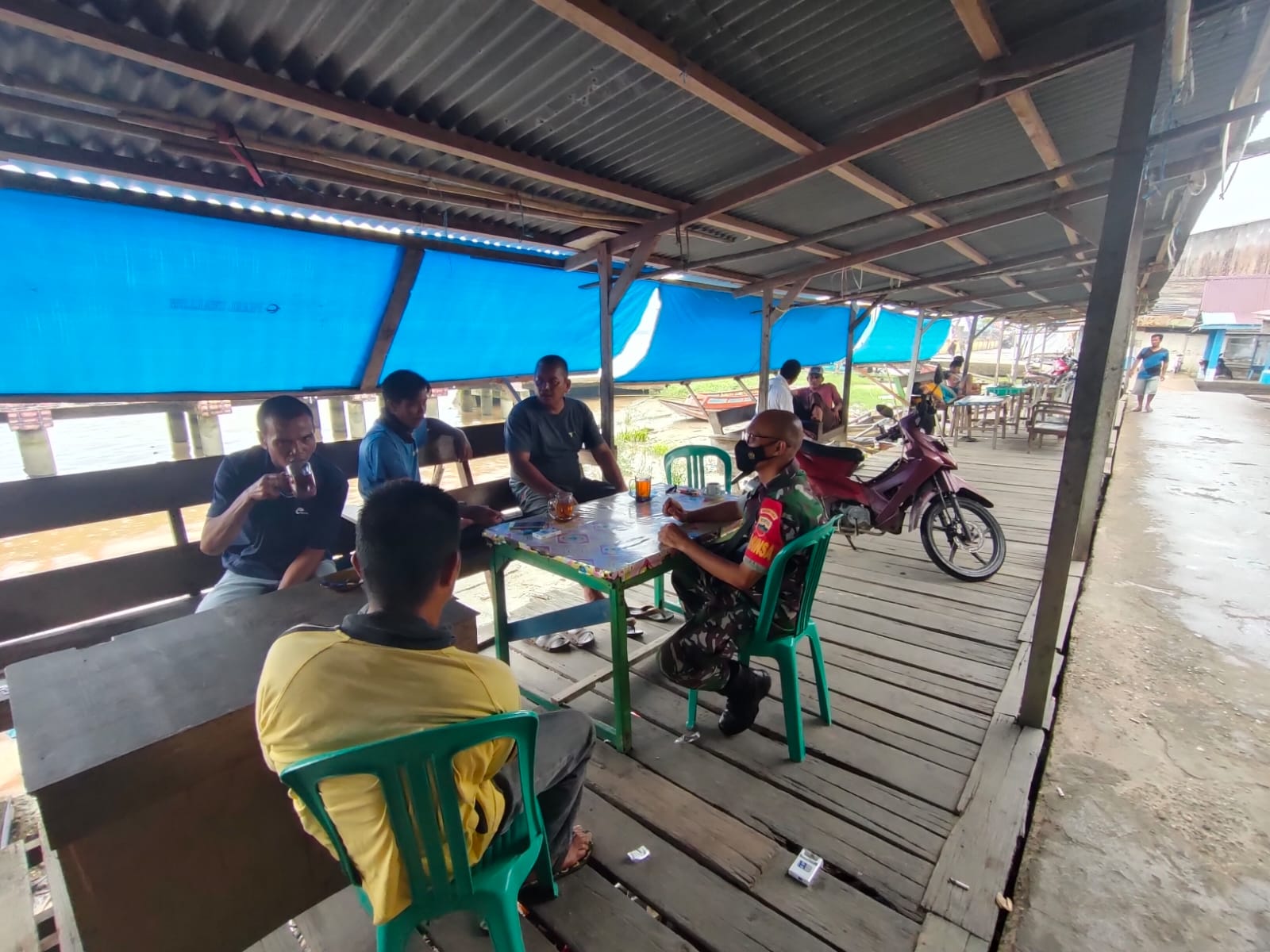 Pelaksanaan Komsos Oleh Serda Ichlas Manalu Guna Jalin Hubungan Baik