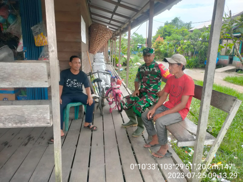 Babinsa Koramil 10/Pelangiran Kenalkan Kepada Masyarakat Tentang Nilai-nilai Luhur Pancasila