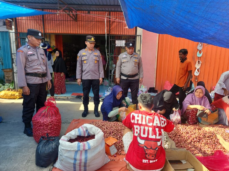 Kapolsek Kempas Bersama Personel Intensifkan Patroli Pasar, Antisipasi C3 dan Tindak Kriminalitas Lainnya