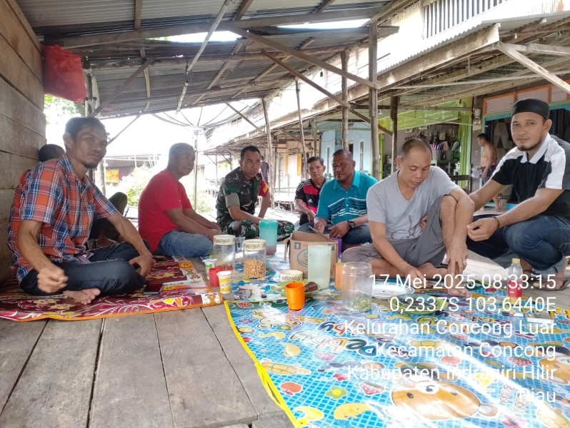 Meningkatkan Keakraban: Babinsa Koramil 04/Kuindra Selalu Hadir Dalam Semua Suasana Masyarakat
