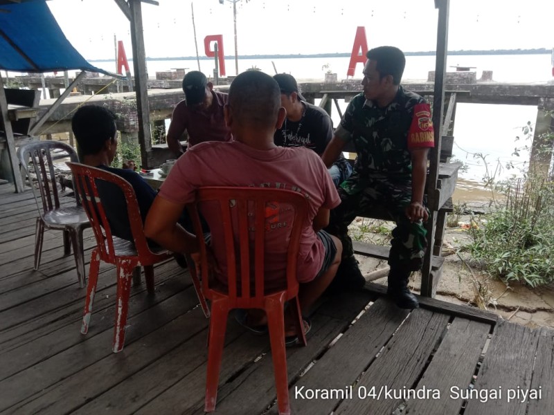 Babinsa Sertu Surachman Ciptakan Tapi Persaudaraan Antar Sesama Melalui Komsos