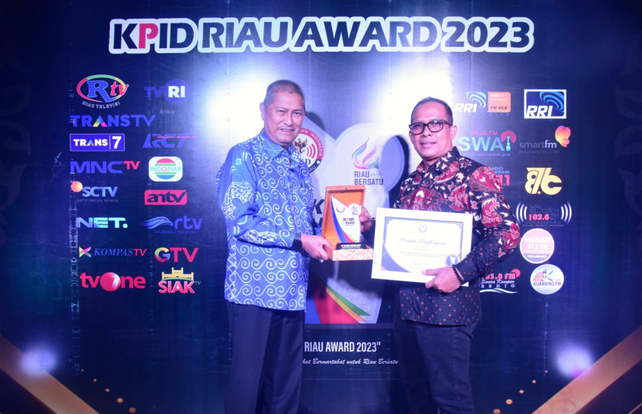 Radio Gemilang FM Raih Penghargaan LPPL Terbaik KPID Riau Award 2023