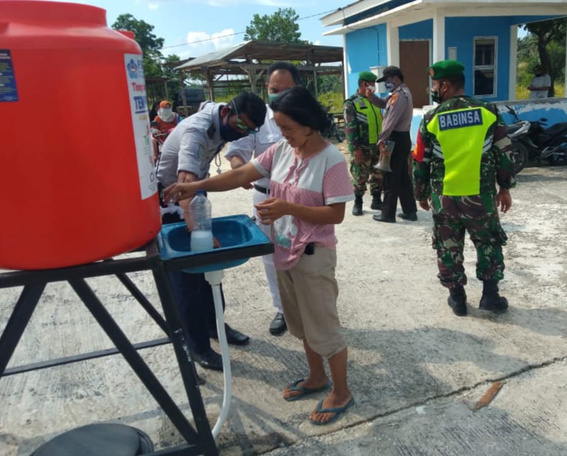 Babinsa, Bhabinkamtibmas Kecamatan Kerinci Kanan Terus Awasi  Warga Terhadap Prokes Covid-19 Di Pasa Babinsa, Bhabinkamtibmas Kecamatan Kerinci Kanan Terus Awasi  Warga Terhadap Prokes Covid-19 Di Pasa