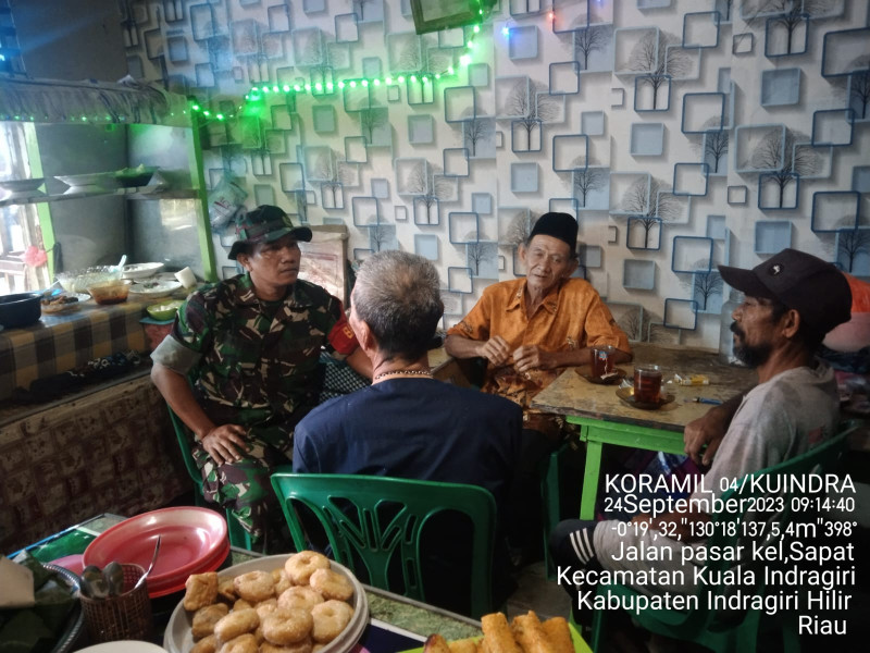 Babinsa Koramil 04/Kuindra Ingatkan Untuk Saling Menghormati dan Saling Membantu Antar Sesama