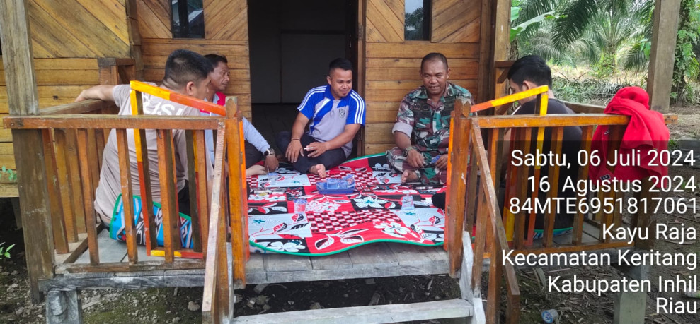 Babinsa Peltu Doni Akmal Jalin Kebersamaan dan Kekompakan Melalui Komsos